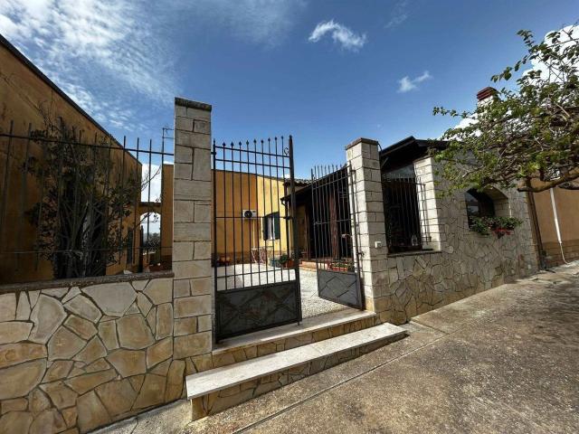 In contrada Canicassè, nelle immediate vicinanze della Sala. 245m² San Cataldo