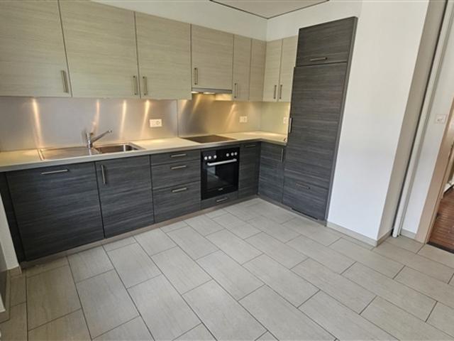In Corban ist eine Wohnung mit 4,5 Zimmern und 87 m² zu mieten