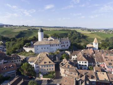 In der Altstadt von Aubonne wurde ein renoviertes historisches Haus mit vier Zimmern renoviert