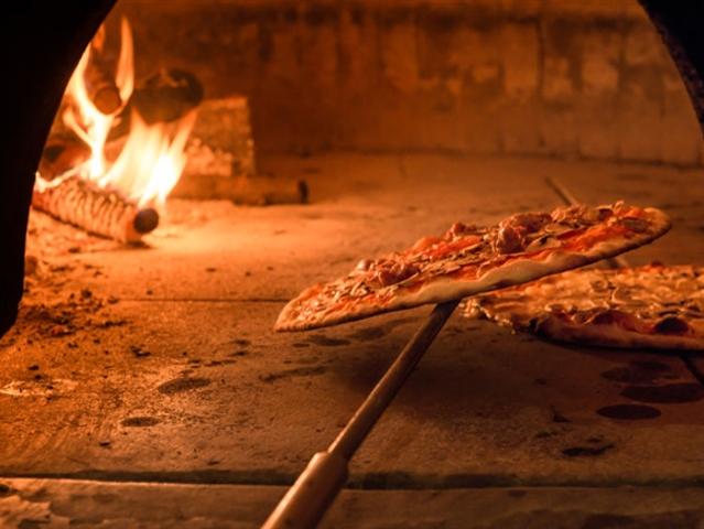 IN DER NÄHE VON NYON RESTAURANT/PIZZERIA ZUR ÜBERGABE