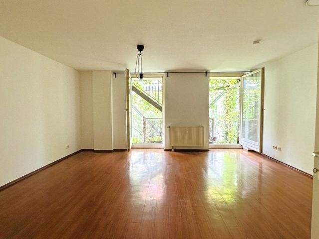 In der schönen Rosenau!Schickes Apartment mit Balkon und Einbauküche