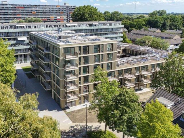 In dit nieuwe wooncomplex bieden wij verschillende woningtypes aan, variërend van 61m² tot 79m², met één of twee slaapkamers. Elke woning is ontworpen voor optimaal comfort en gemak