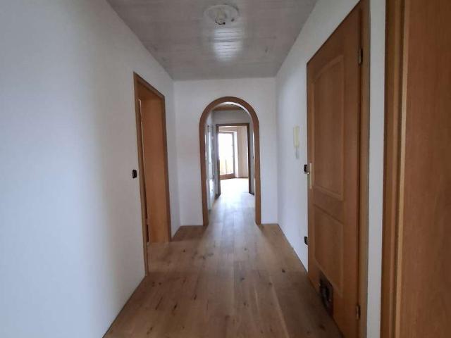 IN EINER SACKGASSE GELEGEN – 4 ZIMMER WOHNUNG IN EINEM 2 FAMILIENHAUS IN RUHIGER, ZENTRALER LAGE