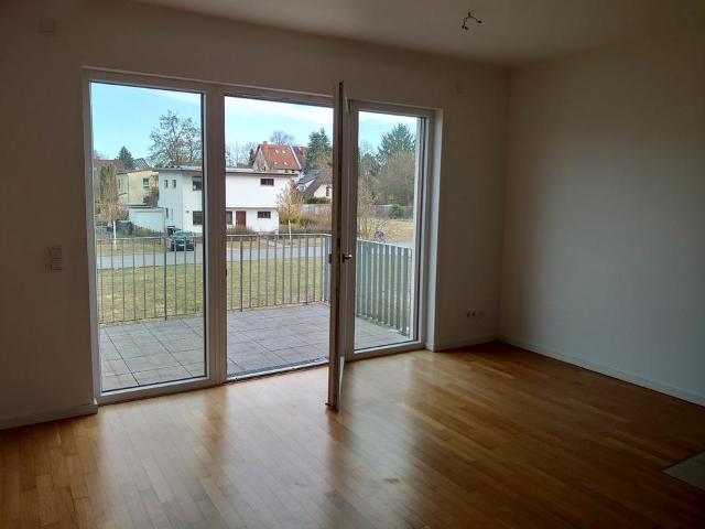 in einer Stadtvilla schöne helle freie Wohnung mit Stellplatz