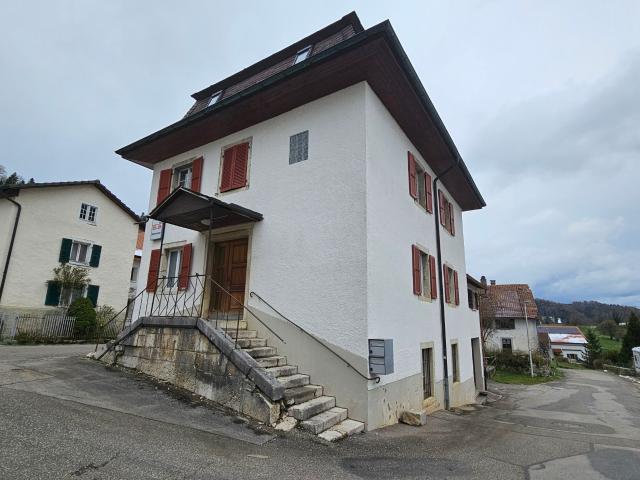 In Epauvillers steht ein 8 Zimmer Dorfhaus zum Verkauf