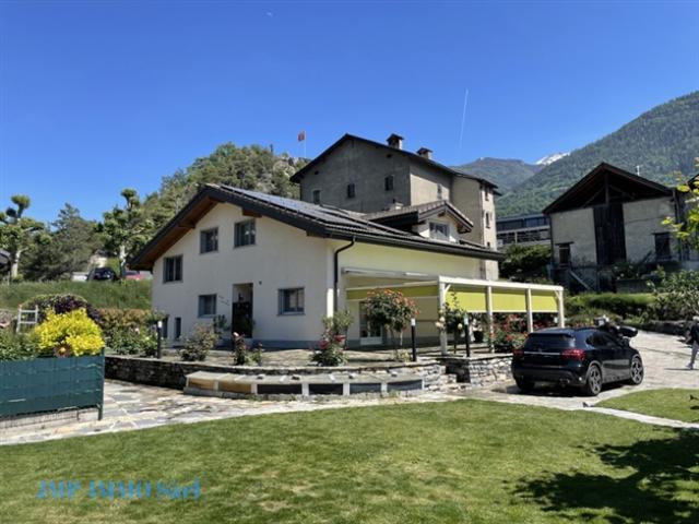 SEHR GUTE GELEGENHEIT Villa mit sehr gutem Standard und Nebengebäude