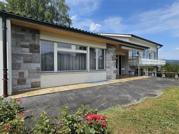 In Glovelier zum Verkauf stehende Villa mit 9,5 Zimmern auf einem großen Grundstück
