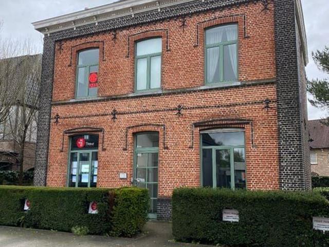 In het centrum van St Martens Latem, ruime duplex met terra