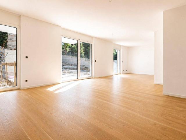 In Kürze bezugsbereit: Stilvolle 3 Zimmer Erstbezugswohnung mit Balkon – Pool im Gemeinschaftsgarten inklusive