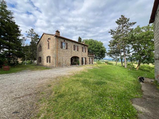 In località Scoiano, nel comune di Anghiari, in splendida po. m² Anghiari