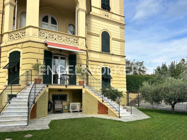 In Locazione appartamento arredato in villa storica con giardino privato e posto auto a La Spezia