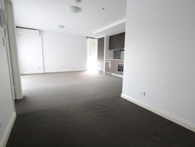 IN POPULAR SOLIS BUILDING