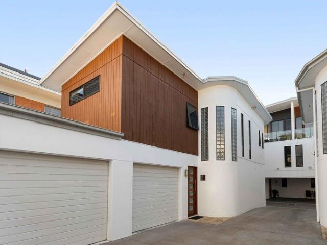 In Room Auction Saturday 10th October 9:00am Belle Property Bulimba