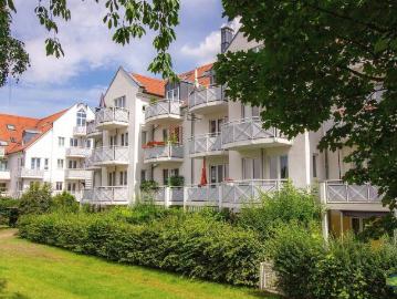 In ruhiger, grüner Lage 4 Raum Wohnung, Badewanne, Gäste WC, 3 Balkone, TG Stellplatz