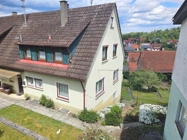 In ruhiger, sonniger Lage mit tollem Garten – DHH in Hürben
