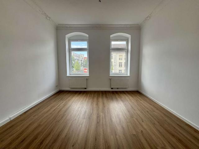 In Sanierung: 3 Zimmer Wohnung im Hochparterre in Striesen