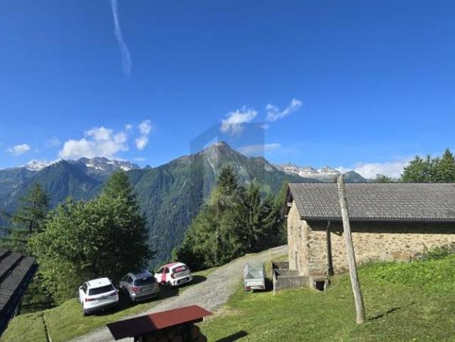 In sonniger lage zu renovieren