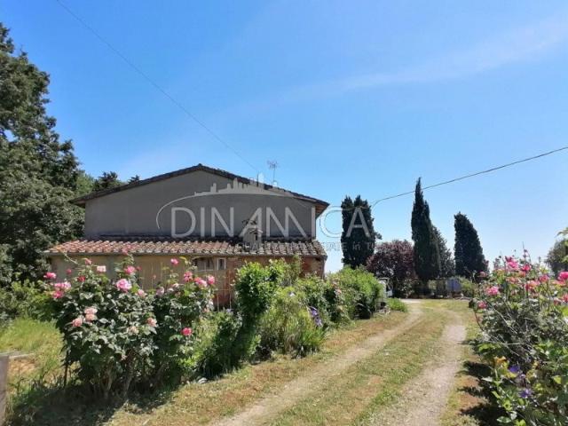 In splendida posizione panoramica proponiamo in vendita ampi. 480m² Cerretti