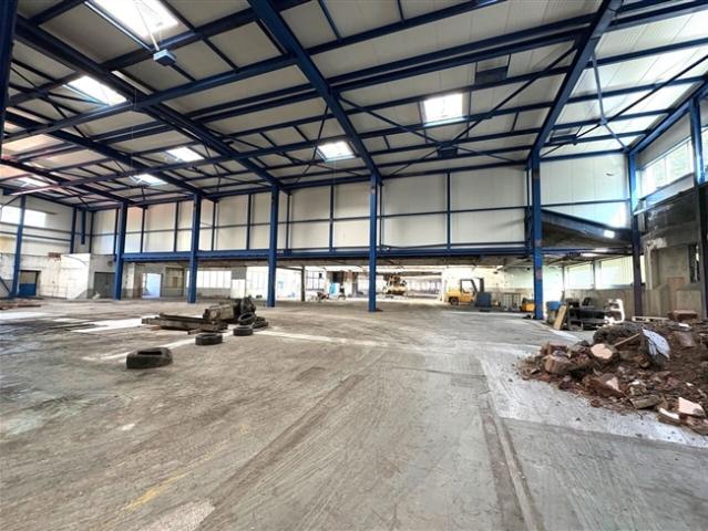 In St. Ursanne gibt es große Flächen 170 m², 221 m², 238 m², 374 m², 558 m²