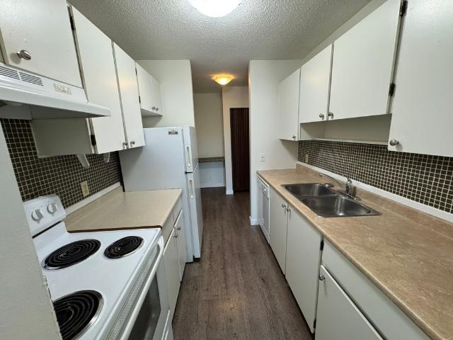 IN SUITE LAUNDRY! 2 BED TOP FLOOR SUITE SMALL PET FRIENDLY!