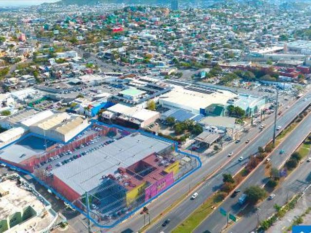Inmueble comercial o de oficinas en Av Lazaro C?rdenas