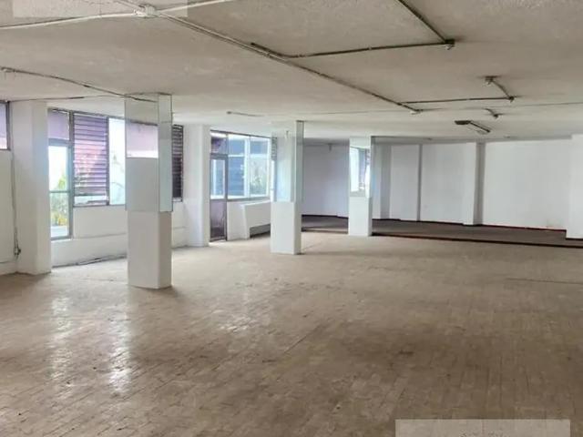 Inmueble con uso de suelo comercial, ubicado a cuadra y media del Zócalo de Cuernavaca