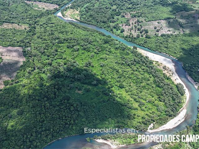 Inmenso Rancho con mucha agua