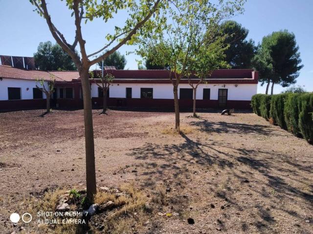 InmoAnny vende impresionante finca con Hotel + Restaurante en Daimiel!