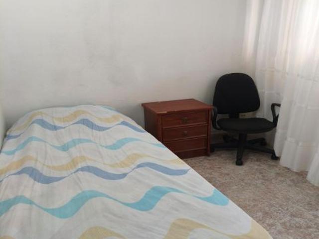 INMOBILIARIA CARIHUELA SOL ALQUILA HABITACIONES