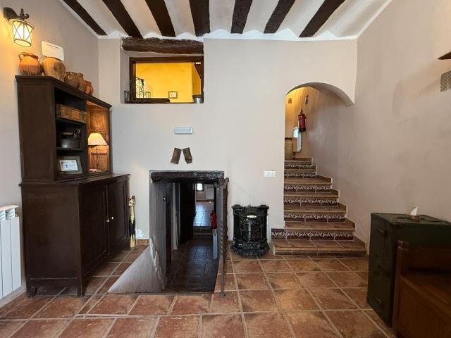 INMOBILIARIA ARBETETA VENDE CASA RURAL EN AUÑÓN, GUADALAJARA