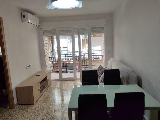 Inmobiliaria García Delgado ALQUILA PARA ESTUDIANTES! cocqueto piso en Zona Alhamar!