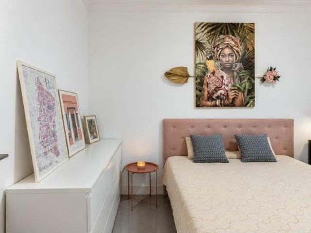 Inmobiliaria en Barcelona Gotic. Venta de piso exterior reformado