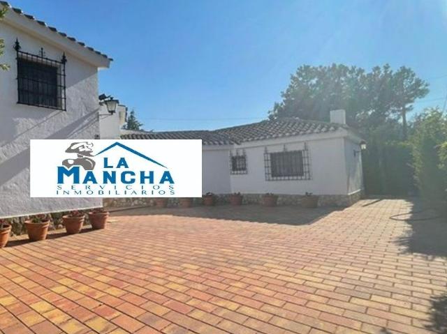 INMOBILIARIA LA MANCHA VENDE CHALET EN AGUA SOL