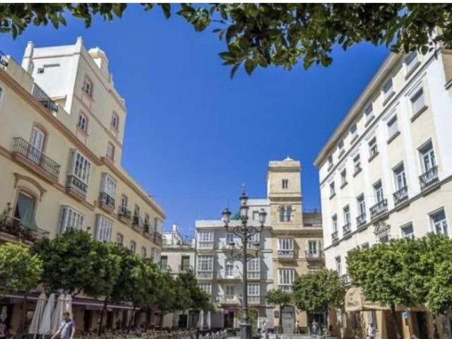 Inmobiliaria Mare Nostrum, vende en la zona de la Plaza de San Francisco