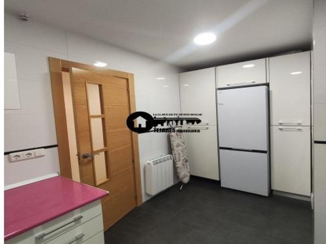INMOBILIARIA TEJARES ALQUILA ESTUPENDO PISO EN ZONA ENSANCHE