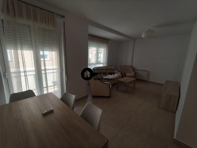 INMOBILIARIA TEJARES ALQUILA ESTUPENDO PISO EN ZONA ENSANCHE