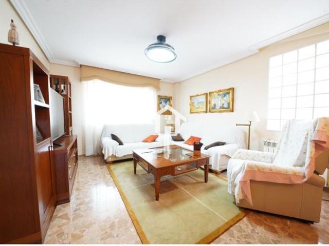 INMOPARADISE LES OFRECE ESPECTACULAR CHALET ADOSADO EN LA ZONA DE CIUDAD JARDIN