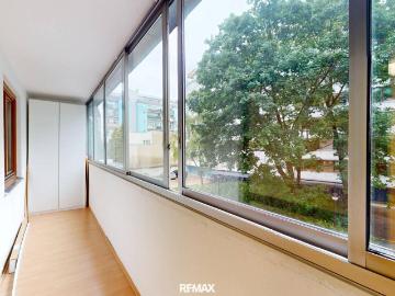 Innenhofseitige 2 Zimmer Wohnung mit verglaster Loggia in U6 Nähe!