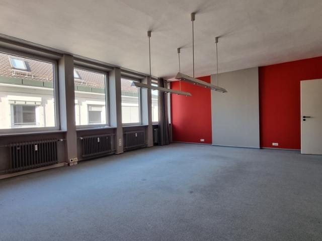 Innenstadt: Büro mit großzügigen Räumen