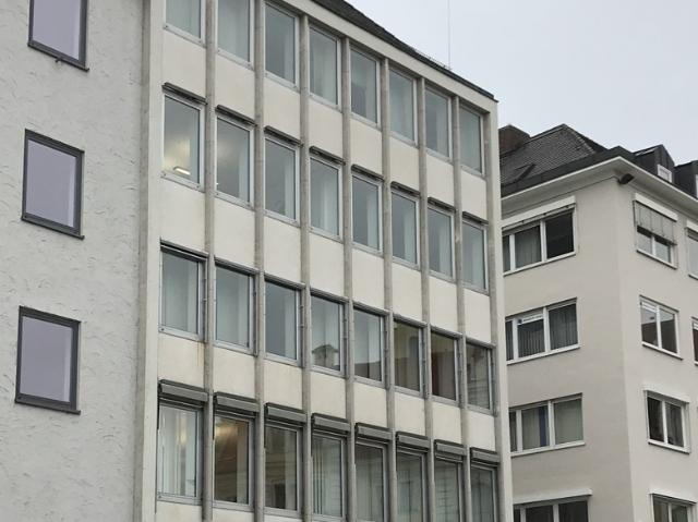 Innenstadt: Kleines Büro mit 2 großzügigen Räumen