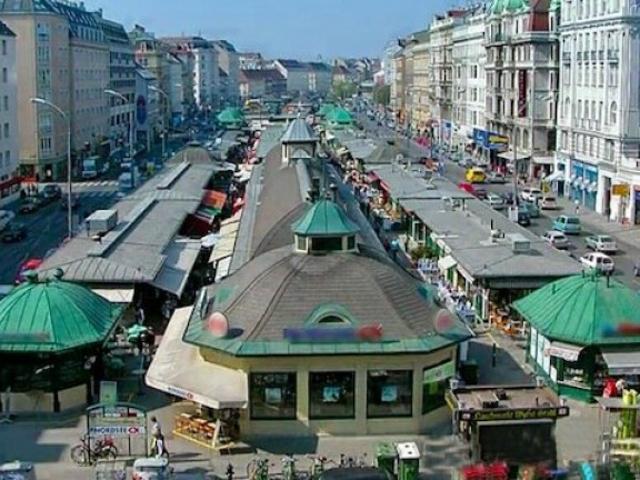 Innenstädtische renovierungsbedürftige altbau wohnung ca. 73m2 mit sehr viel Potenzial in Top Lage Wiens beim NASCHMARKT Nähe KARLSPLATZ!