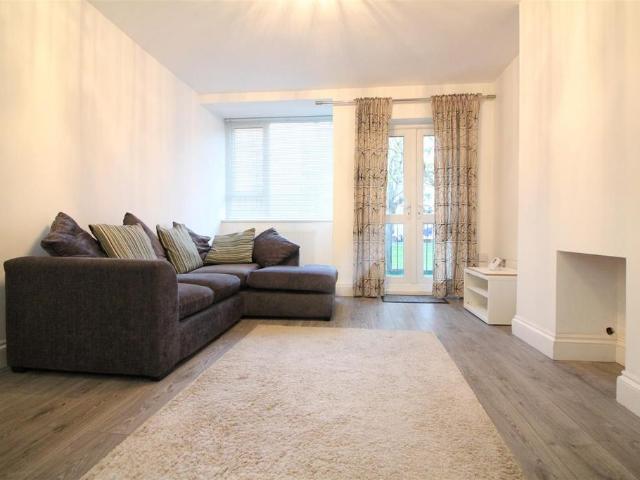 Innes Gardens, London 2 bed flat to rent £2,000 pcm £462 pw