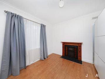 A character filled Newport home for professionals, couples and remote workers seeking extra space