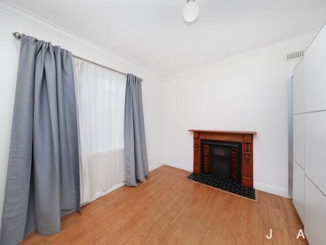 A character filled Newport home for professionals, couples and remote workers seeking extra space