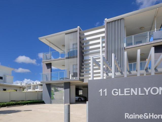 Inner CBD Apartment with Ground Floor Courtyard Very Rare. !