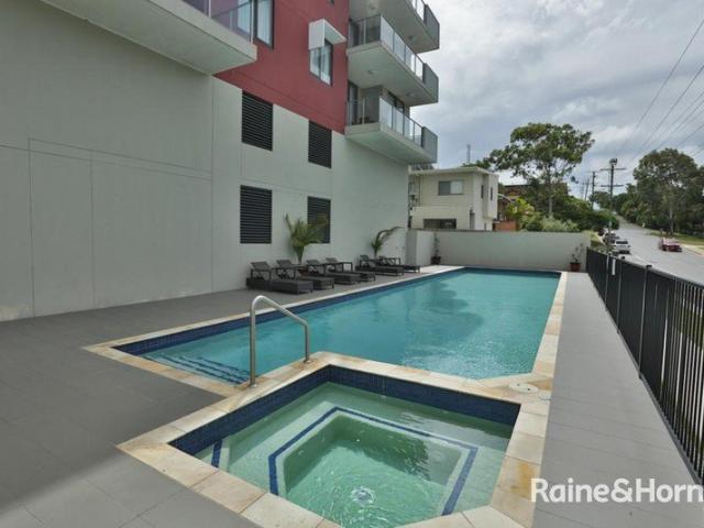 Inner CBD Apartment with Harbour Views This is Living. !
