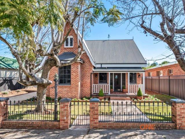 Inner CBD Family Home On Double Block!