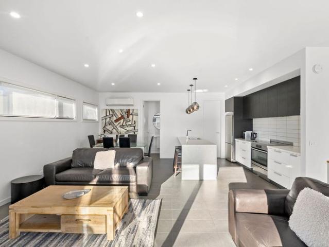 Inner CBD Townhouse Secure Parking
