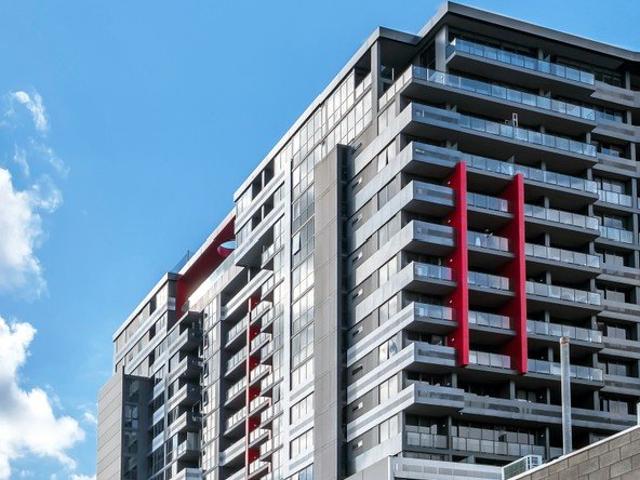 Inner City Apartment Steps from Chinatown and Central Markets