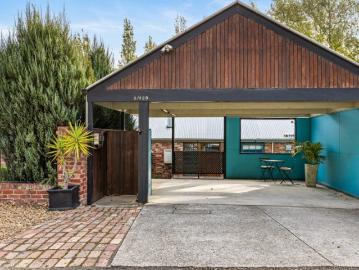 Inner city Chic apartment, a perfect home of investment opportunity